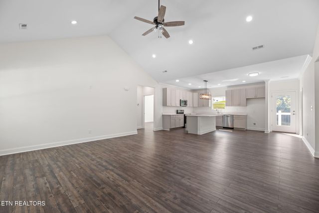 711 Byrd St, Clinton, TN 37716