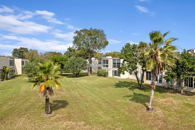 10 Willowbrook Lane 104, Delray Beach, FL 33446