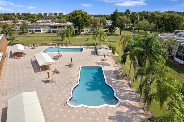 10 Willowbrook Lane 104, Delray Beach, FL 33446