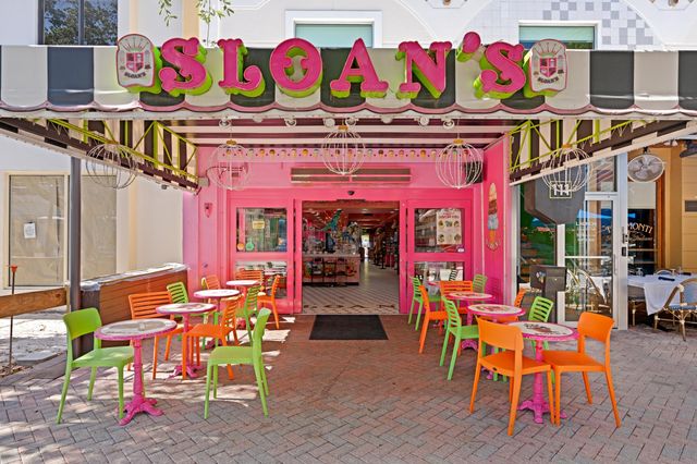 10 Willowbrook Lane 104, Delray Beach, FL 33446