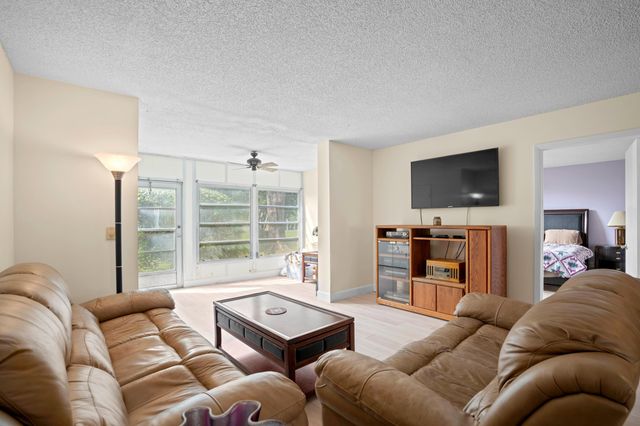 10 Willowbrook Lane 104, Delray Beach, FL 33446