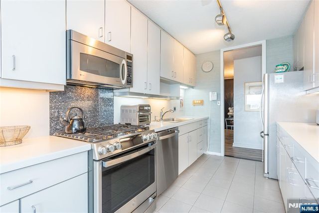 6 Horizon Road 2702, Fort Lee, NJ 07024