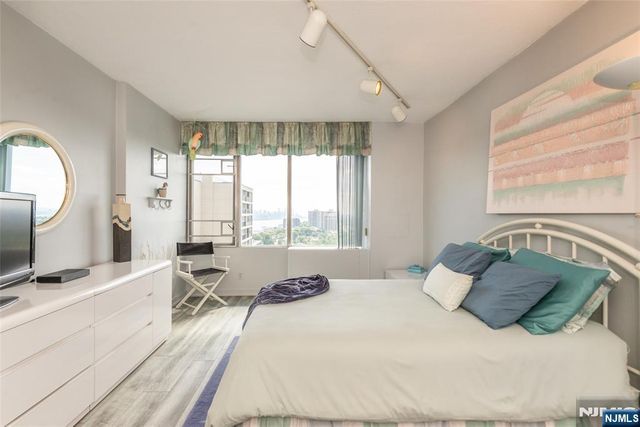 6 Horizon Road 2702, Fort Lee, NJ 07024