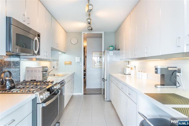 6 Horizon Road 2702, Fort Lee, NJ 07024