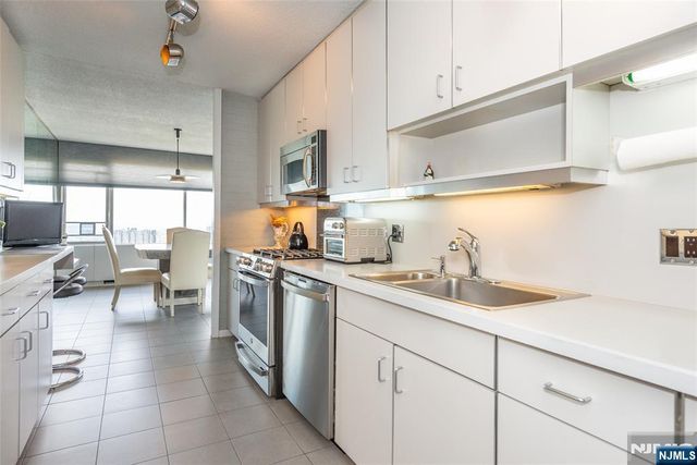 6 Horizon Road 2702, Fort Lee, NJ 07024