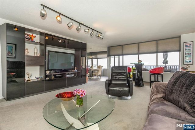 6 Horizon Road 2702, Fort Lee, NJ 07024