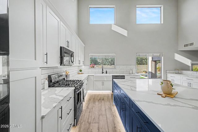 4326 W KENAI Drive, New River, AZ 85087