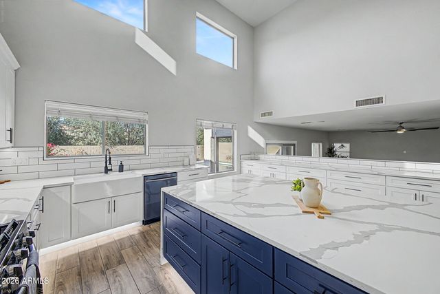 4326 W KENAI Drive, New River, AZ 85087