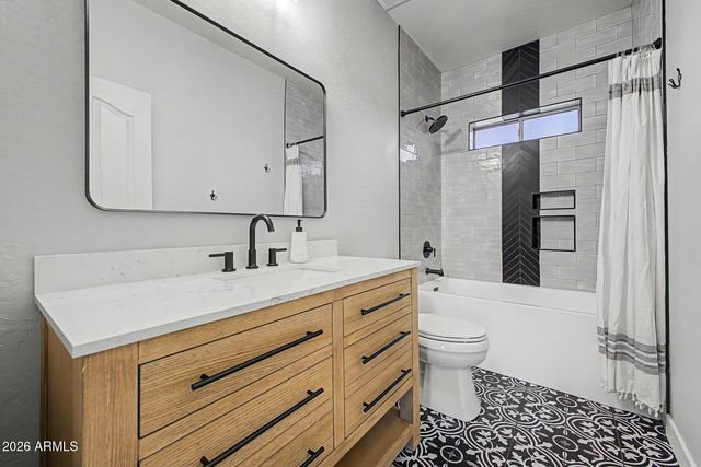4326 W KENAI Drive, New River, AZ 85087