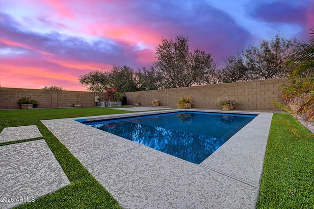 4326 W KENAI Drive, New River, AZ 85087