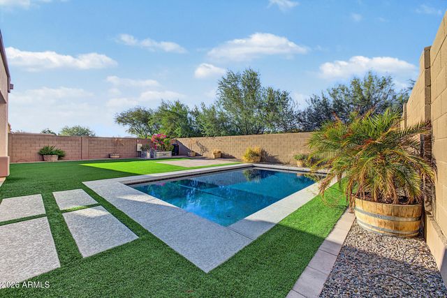 4326 W KENAI Drive, New River, AZ 85087