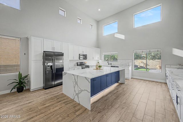 4326 W KENAI Drive, New River, AZ 85087