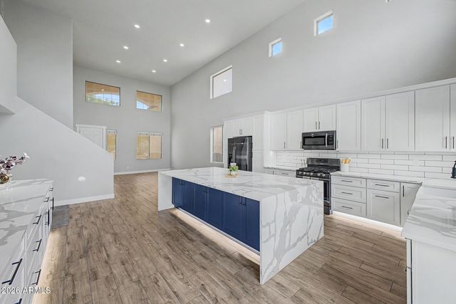 4326 W KENAI Drive, New River, AZ 85087