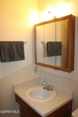 11048 MIDDLEDALE Street, El Paso, TX 79934