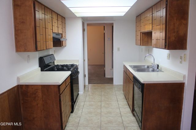 11048 MIDDLEDALE Street, El Paso, TX 79934
