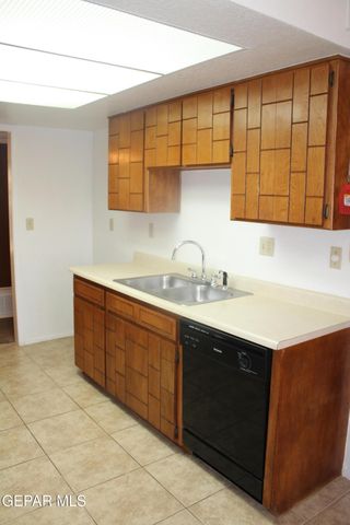 11048 MIDDLEDALE Street, El Paso, TX 79934