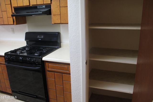 11048 MIDDLEDALE Street, El Paso, TX 79934