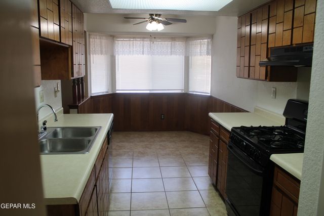 11048 MIDDLEDALE Street, El Paso, TX 79934
