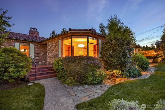 6049 Princeton Avenue NE, Seattle, WA 98115