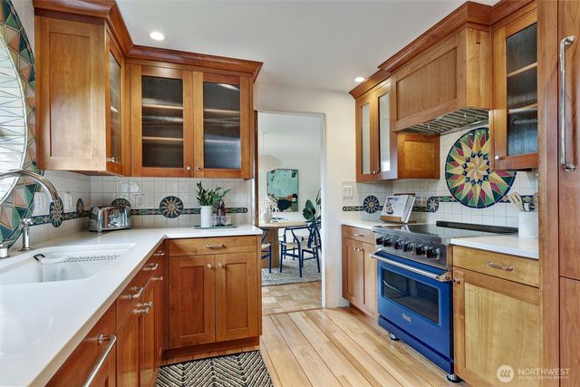6049 Princeton Avenue NE, Seattle, WA 98115