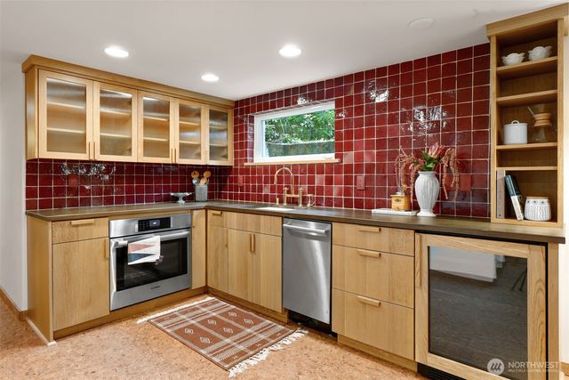 6049 Princeton Avenue NE, Seattle, WA 98115