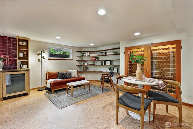 6049 Princeton Avenue NE, Seattle, WA 98115