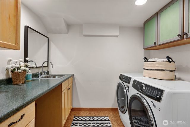 6049 Princeton Avenue NE, Seattle, WA 98115