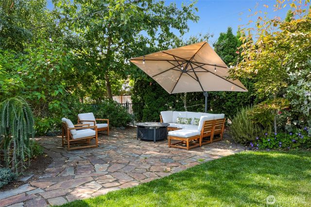6049 Princeton Avenue NE, Seattle, WA 98115