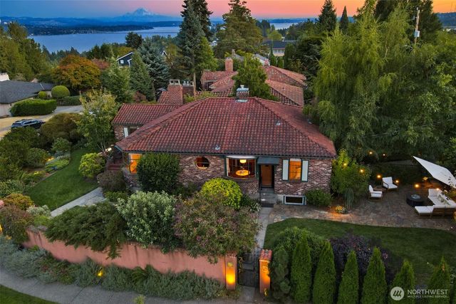 6049 Princeton Avenue NE, Seattle, WA 98115