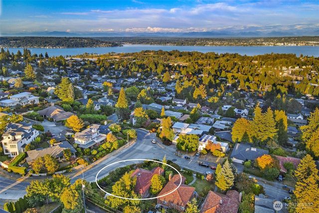 6049 Princeton Avenue NE, Seattle, WA 98115