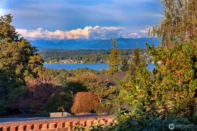 6049 Princeton Avenue NE, Seattle, WA 98115