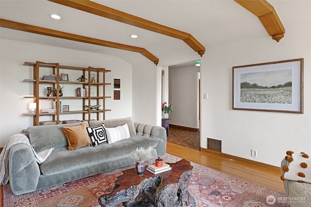 6049 Princeton Avenue NE, Seattle, WA 98115
