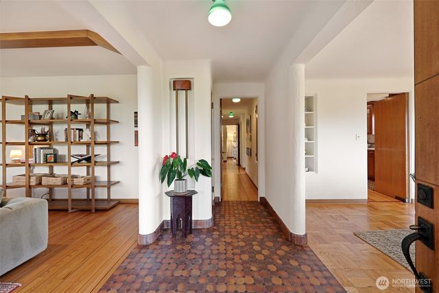 6049 Princeton Avenue NE, Seattle, WA 98115