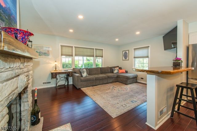 48 Oneida Ave, Oakland Boro, NJ 07436