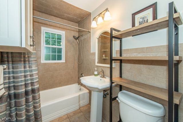 48 Oneida Ave, Oakland Boro, NJ 07436