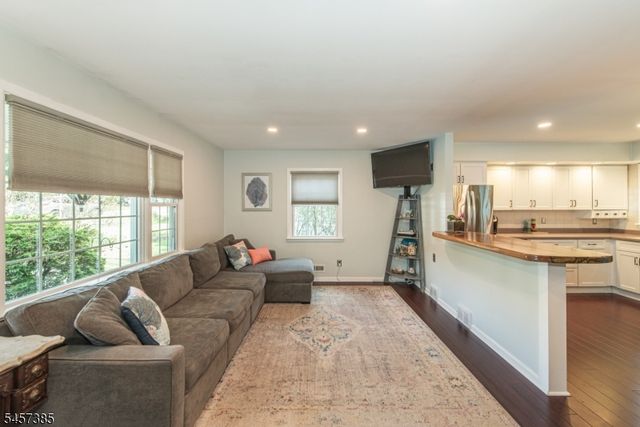 48 Oneida Ave, Oakland Boro, NJ 07436