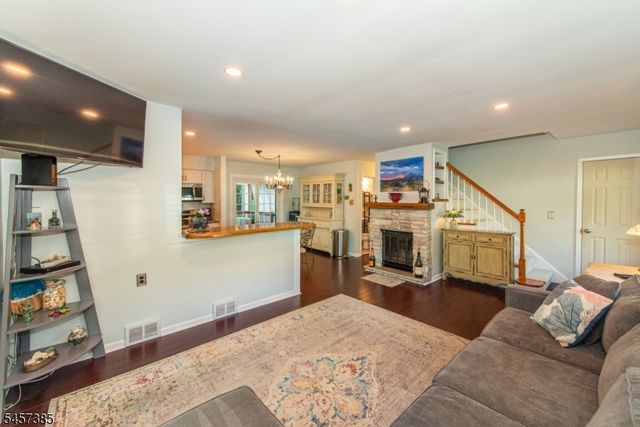 48 Oneida Ave, Oakland Boro, NJ 07436