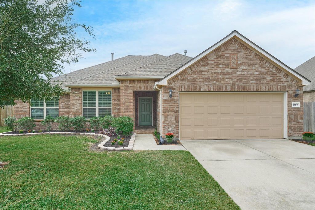 24511 Emerald Pool Falls Drive, Tomball, TX 77375