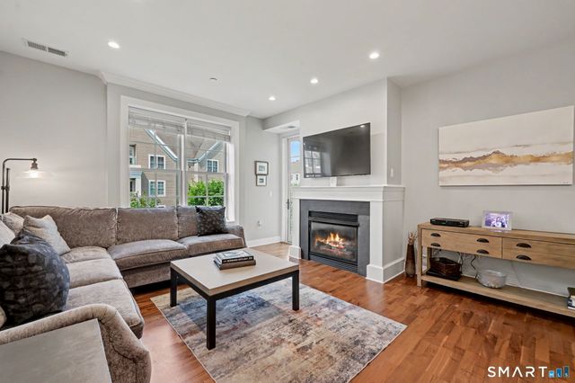 77 Havemeyer Lane 410, Stamford, CT 06902