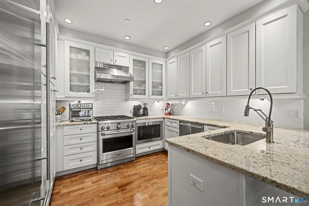 77 Havemeyer Lane 410, Stamford, CT 06902