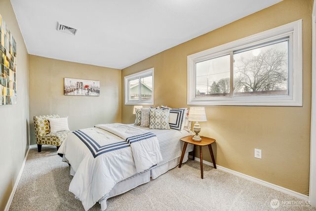 4802 S Grove Place, Tacoma, WA 98409