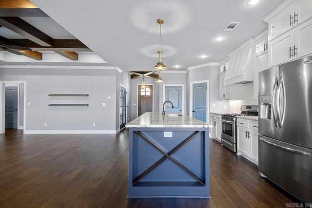 2043 Englewood Cove, Benton, AR 72019