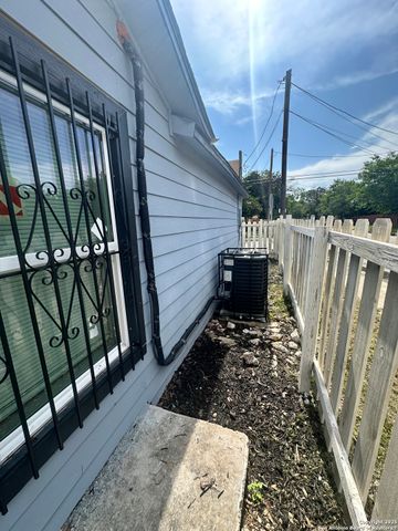 902 san eduardo, San Antonio, TX 78237