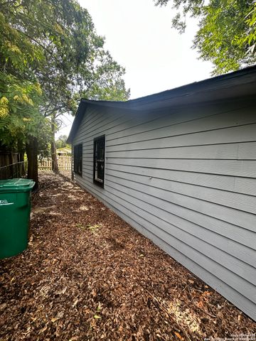 902 san eduardo, San Antonio, TX 78237