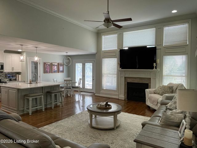 7913 Emma Ct, Louisville, KY 40291