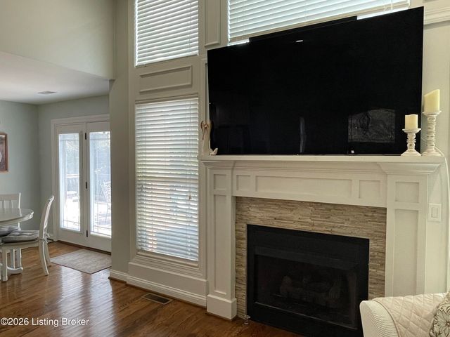 7913 Emma Ct, Louisville, KY 40291