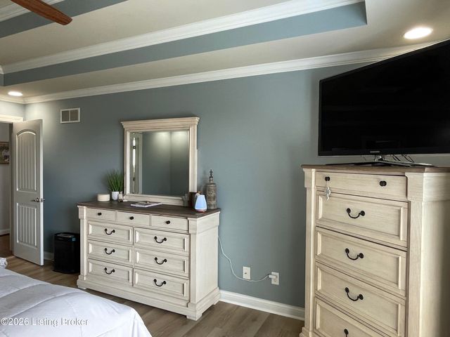 7913 Emma Ct, Louisville, KY 40291