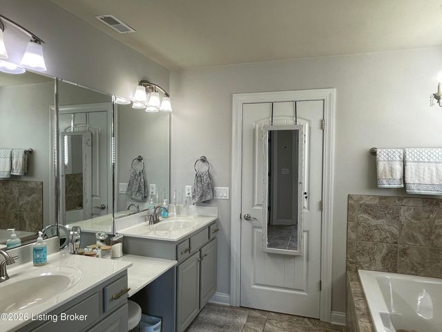 7913 Emma Ct, Louisville, KY 40291