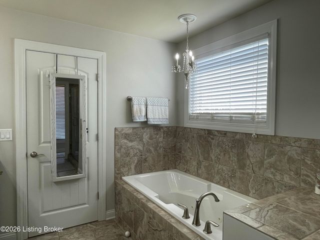 7913 Emma Ct, Louisville, KY 40291