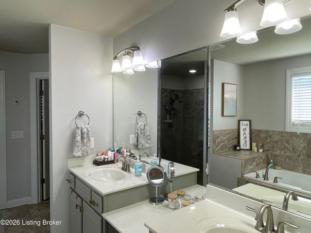 7913 Emma Ct, Louisville, KY 40291